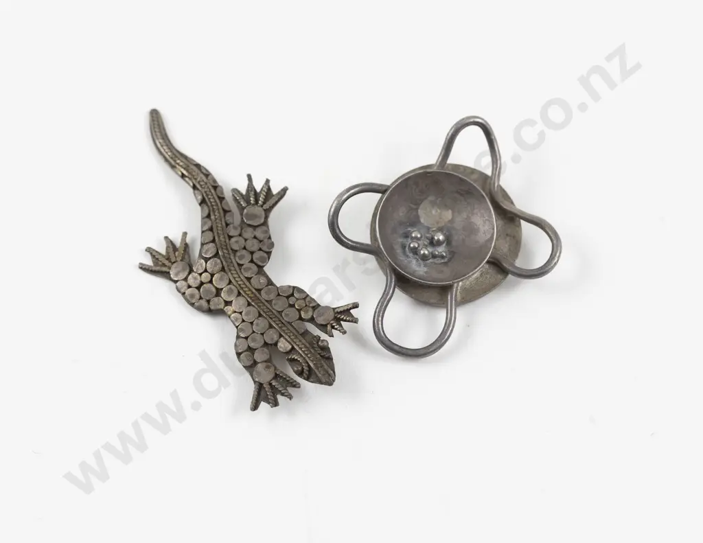 Vintage Mexican .925 Silver Beaded Texture Lizard Brooch Image 1++
