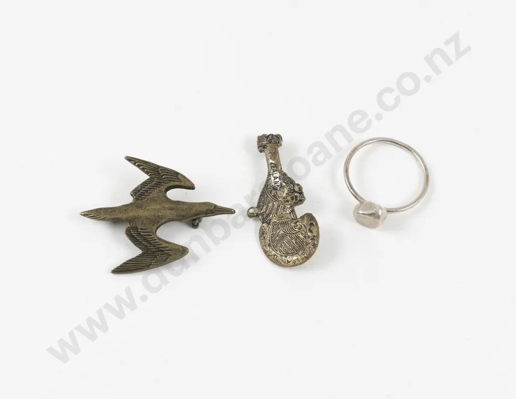 Two Vintage NZ Brass Souvenir Brooches with Ring Image 1++