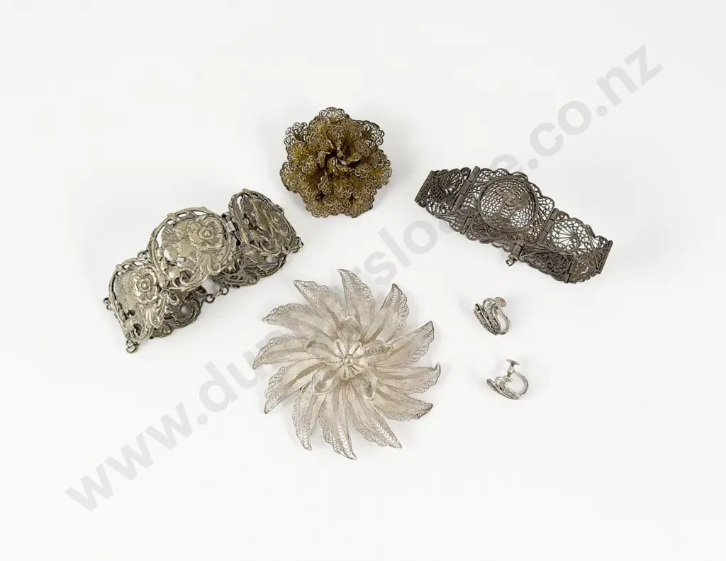 Pair S/S Marcasite Earrings Image 1++