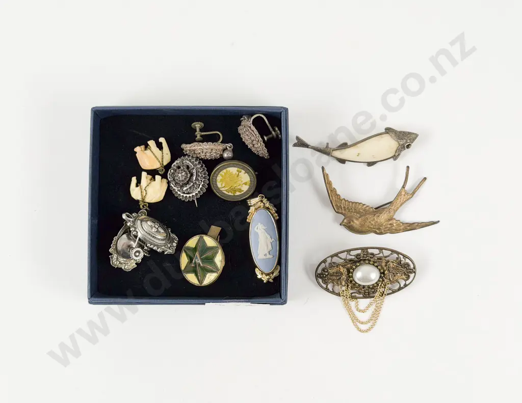 Collection of Assorted Vintage Costume Jewellery Image 1++
