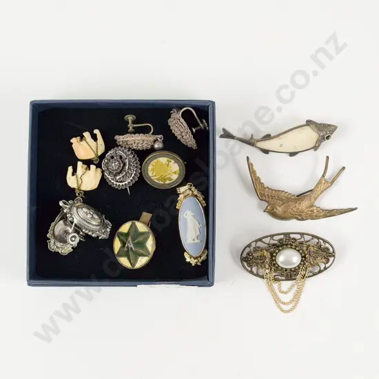 Collection of Assorted Vintage Costume Jewellery