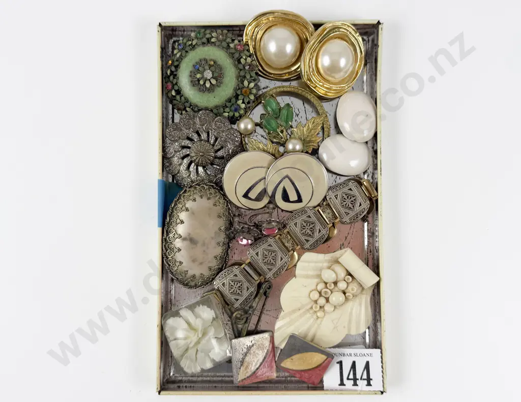 Collection of Assorted Vintage Costume Jewellery Image 1++