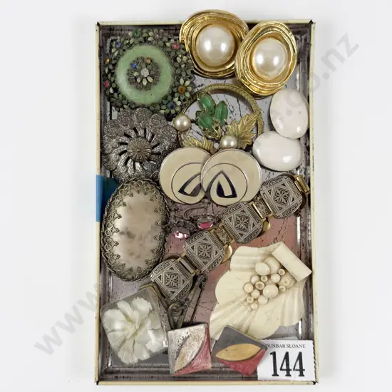 Collection of Assorted Vintage Costume Jewellery