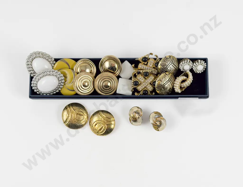 Collection of Assorted Vintage Costume Jewellery Earrings Image 1++