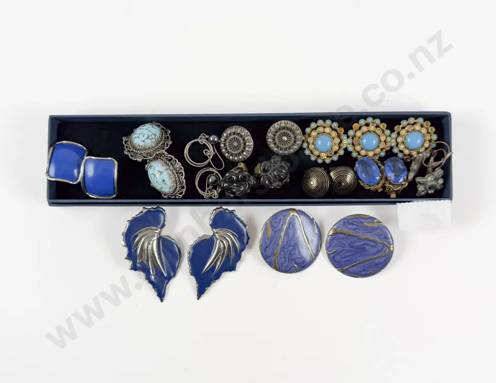 Collection of Assorted Vintage Costume Jewellery Earrings Image 1++