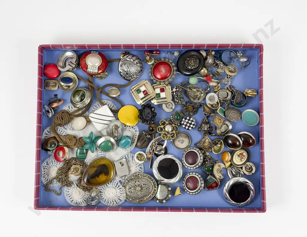 Collection of Assorted Vintage Costume Jewellery Image 1++