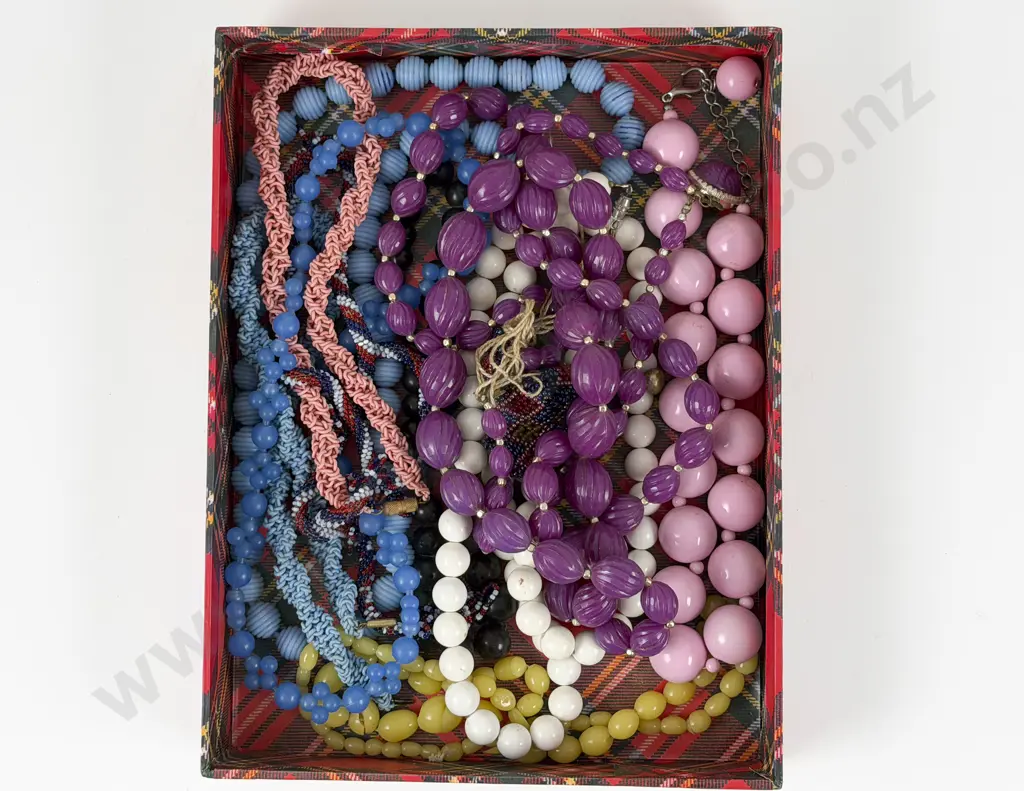 Collection of Assorted Vintage Costume Jewellery Bead Necklaces Image 1++