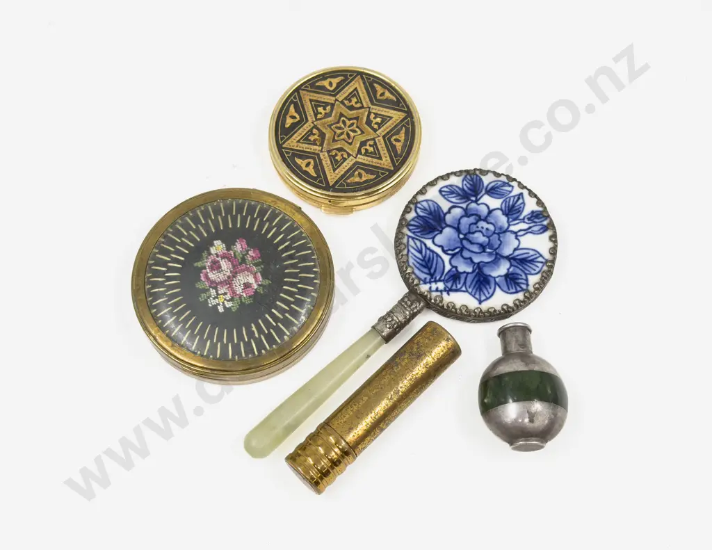 Chinese Jade Handheld Vanity Mirror with Greenstone Scent Bottle Image 1++