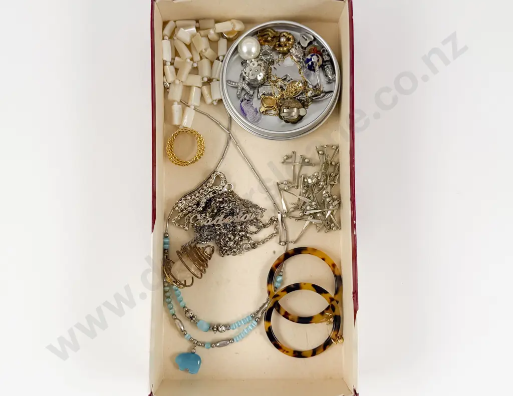 Collection of Assorted Costume Jewellery incl Broken S/S Jewellery Image 1++
