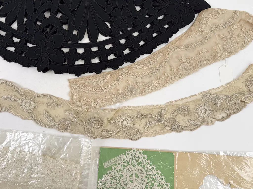Antique Lace Collars and Inserts with Victorian Two Piece Collar Image 1++