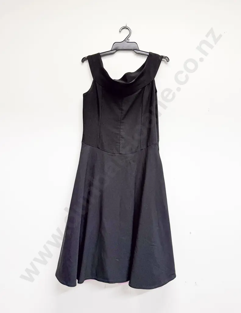 Four Ladies Evening Dresses Image 1++