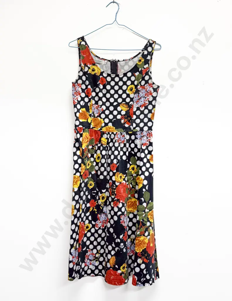 Four Ladies Evening Dresses Image 1++