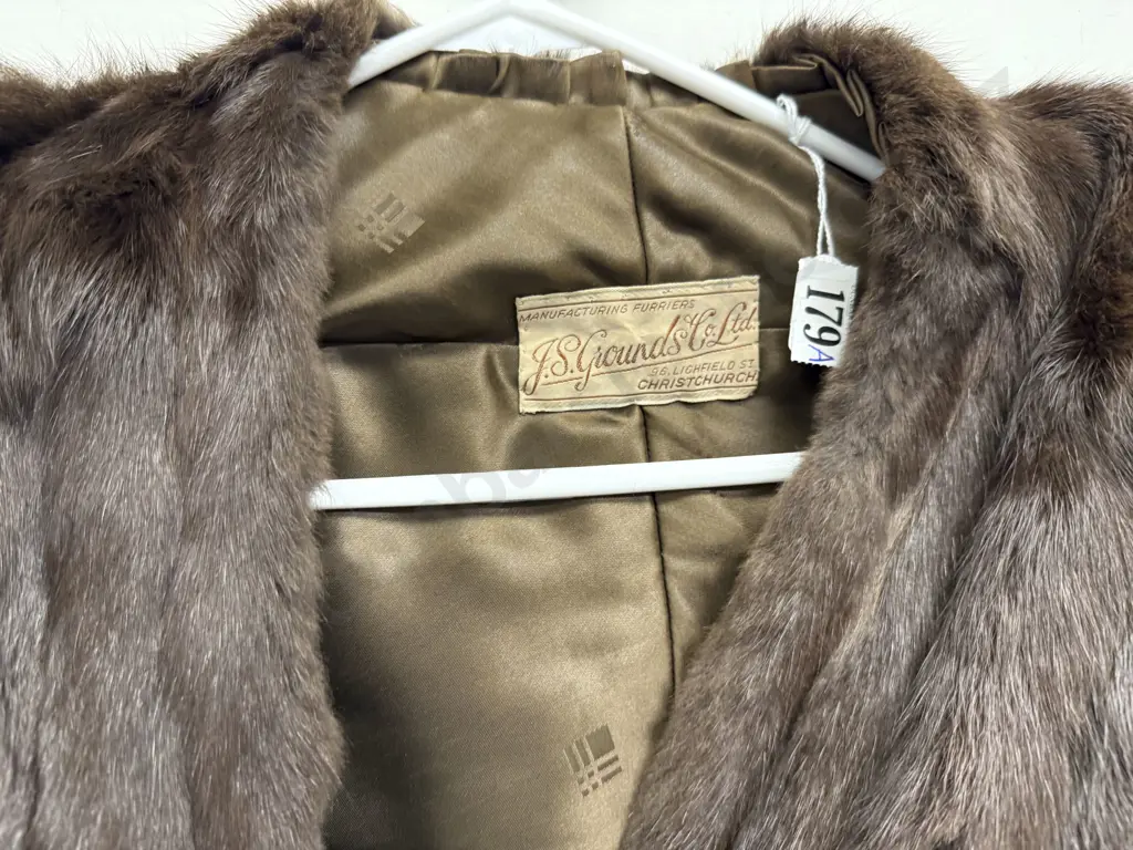 J.S.Grounds Co (Christchurch) Fur Stole Image 1++