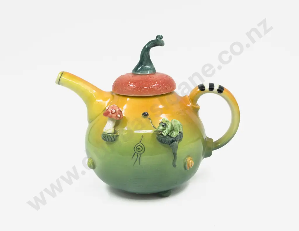 NZ Studio Pottery Novelty Teapot Image 1++