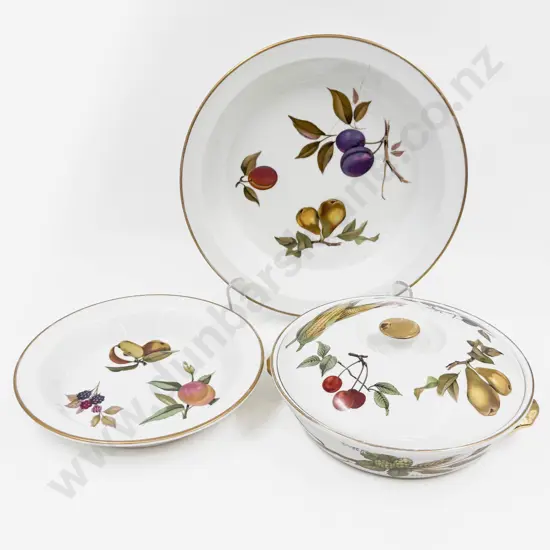 Qty of Royal Worcester "Evesham" Pattern China