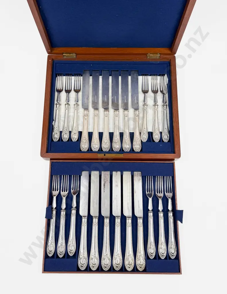 Two Tray Canteen of S/P Cutlery Image 1++