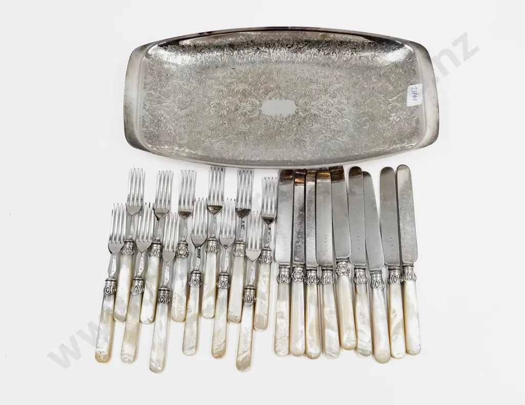 Qty of MOP Handled Cutlery Image 1++