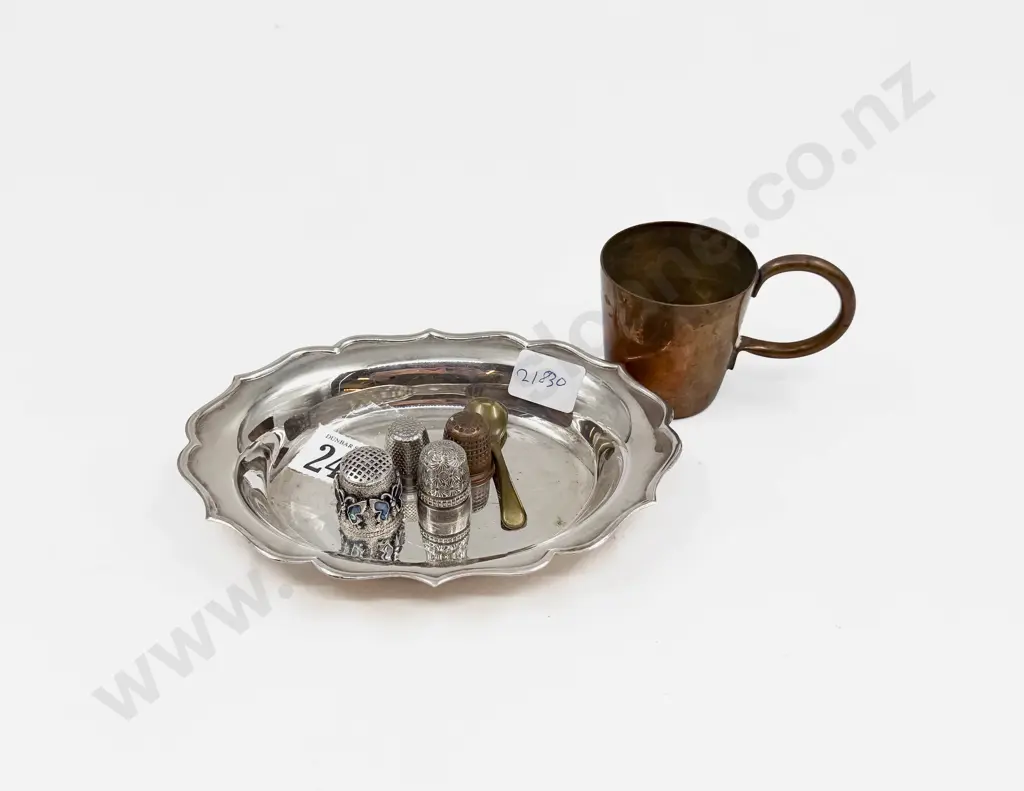 Qty of Assorted Thimbles together with Small Copper Measure etc Image 1++