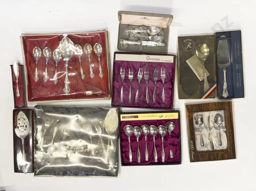 Qty of Assorted Boxed S/P Cutlery Image 1++