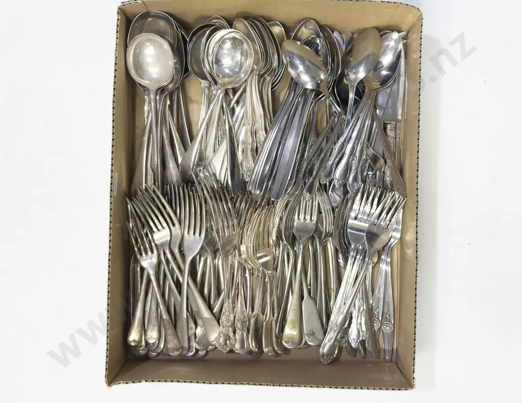 Qty of Assorted Boxed S/P Cutlery Image 1++