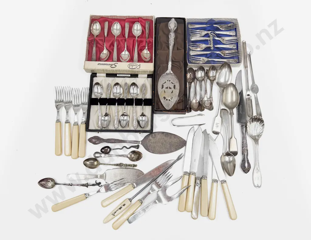 Qty of Assorted Boxed & Loose Cutlery Image 1++