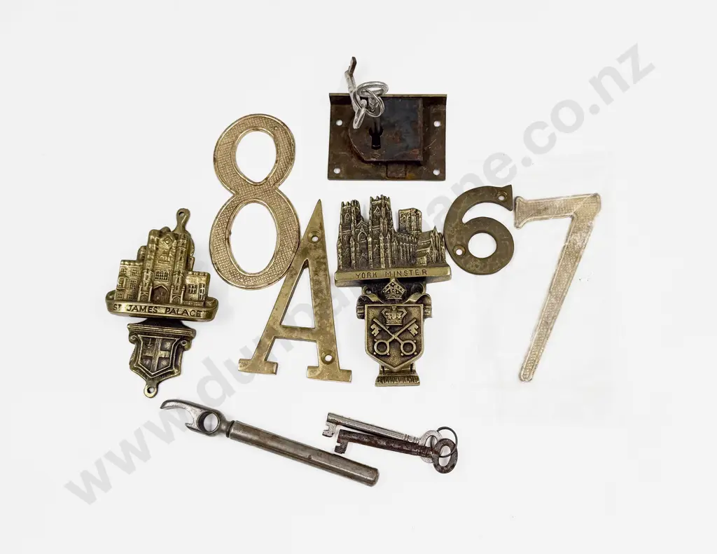Qty of Assorted Brass Ware incl Door Knockers Image 1++