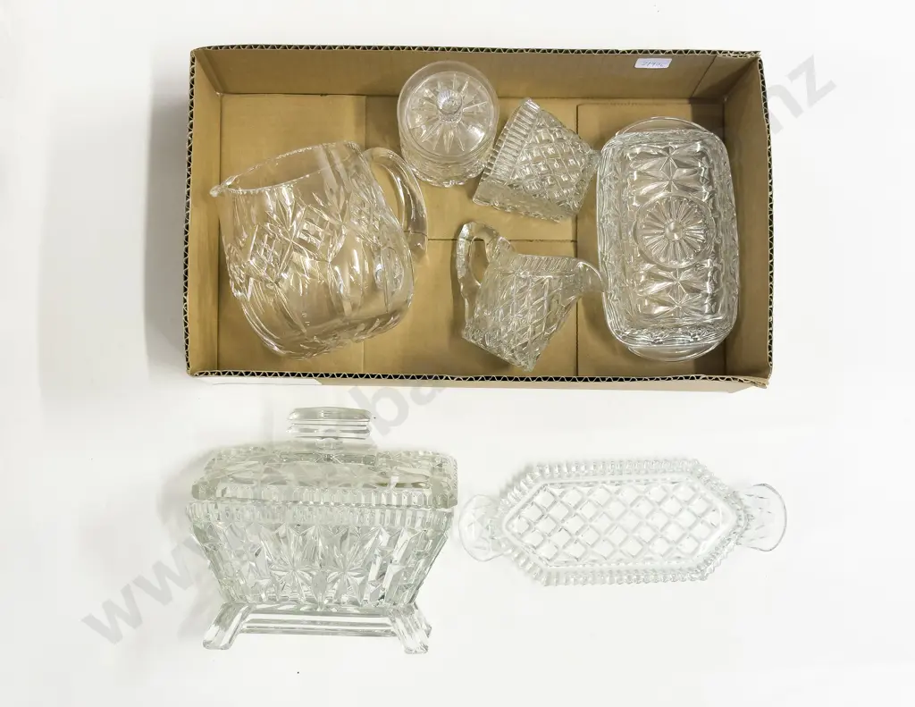 Qty of Assorted Crystal & Glassware Image 1++