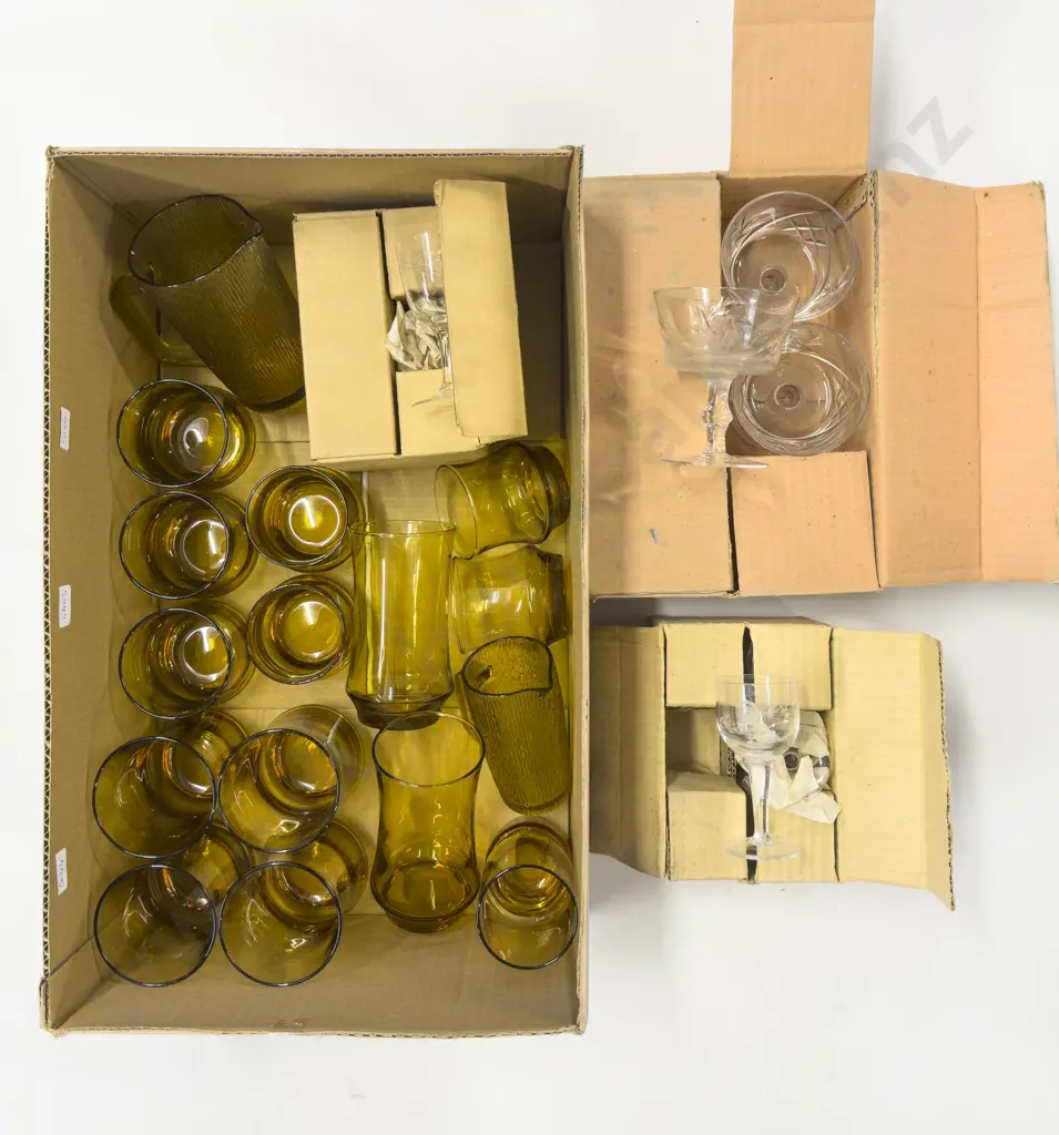 Qty of Assorted Glassware Image 1++