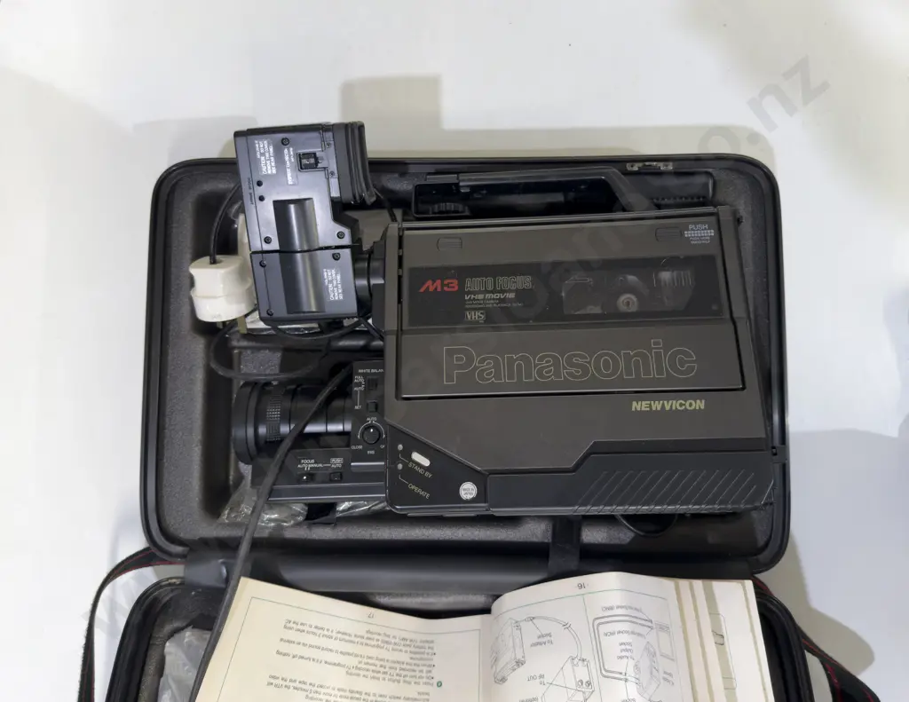 Vintage Panasonic M3 DHS Movie Video Camera in Hard Shell Case Image 1++
