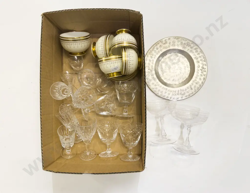 Qty of Assorted Glassware & China Image 1++