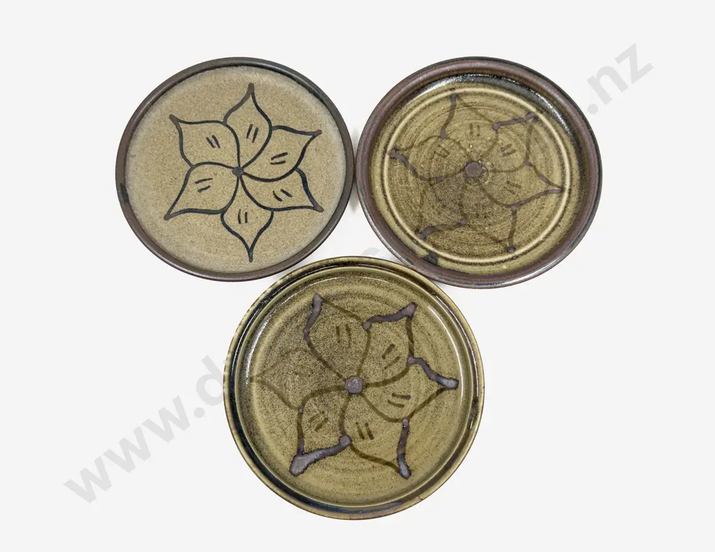 Three NZ Pottery Dishes Image 1++