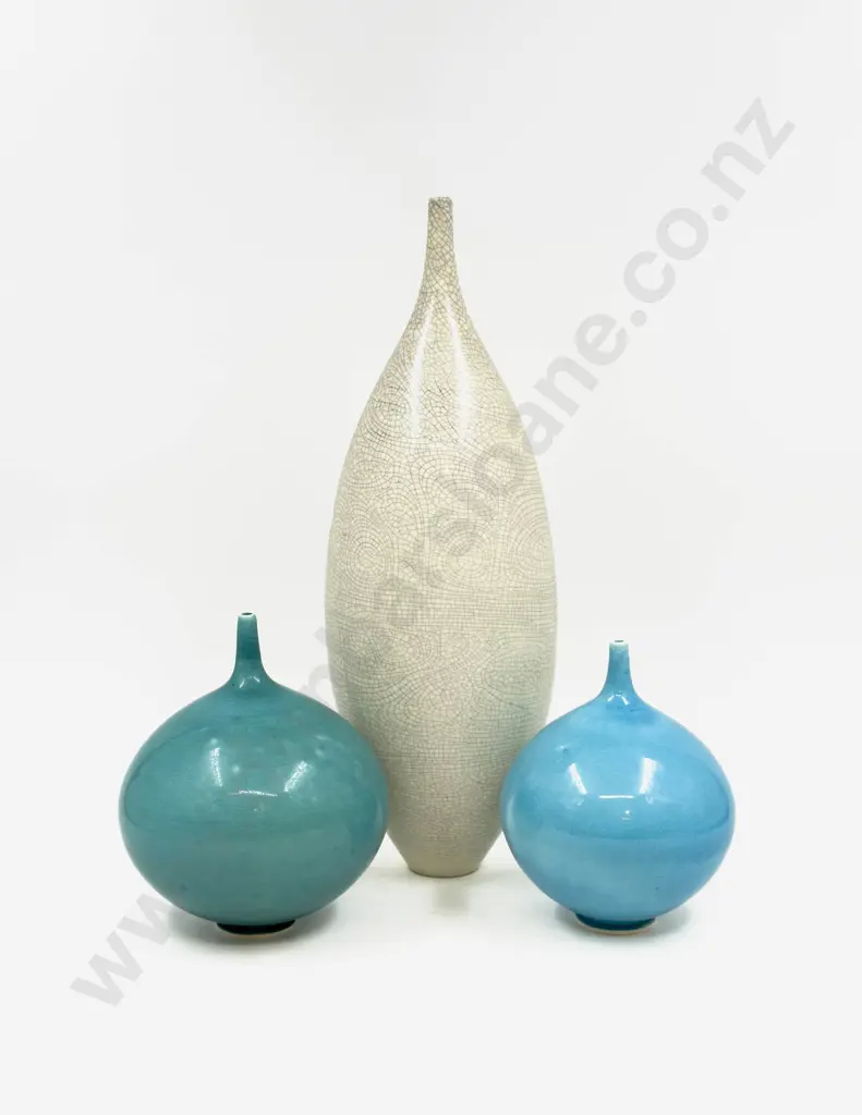 Three NZ Pottery Vases Image 1++