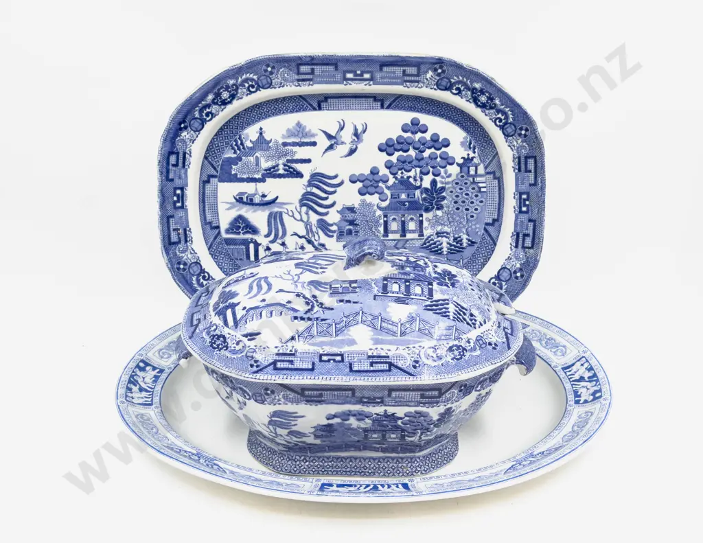 Large Wedgwood Ashet together with Willow Pattern Ashet & Tureen Image 1++