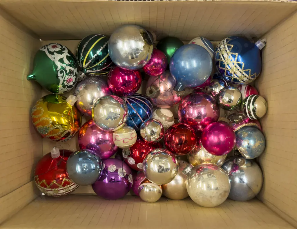 Box Qty of Assorted Christmas Decorations Image 1++