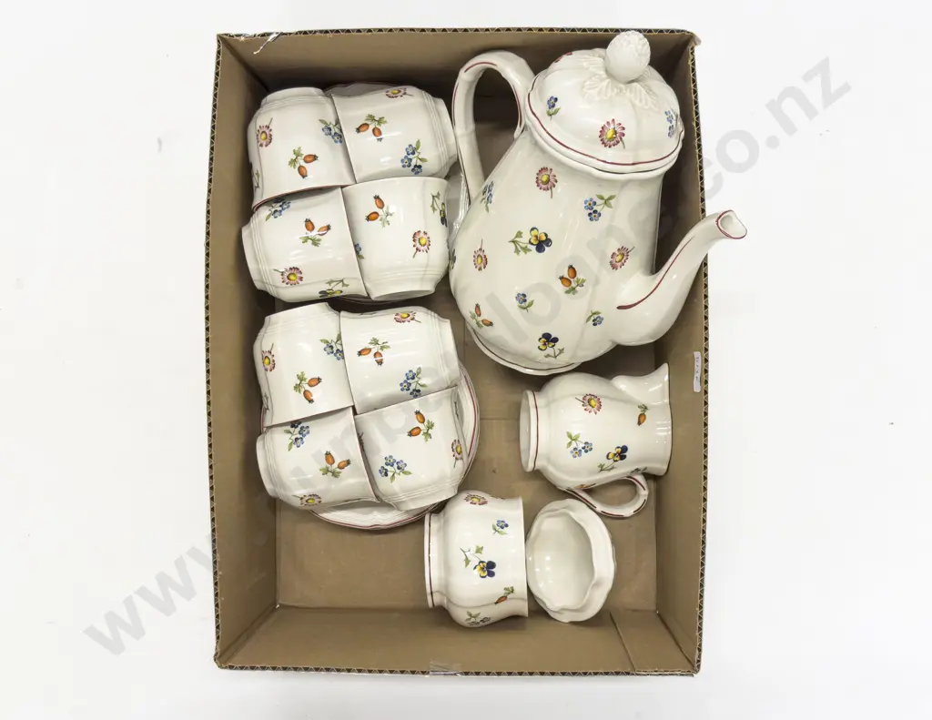 Villeroy & Boch "Petite Fleur" Pattern Eight Place Teaset Image 1++