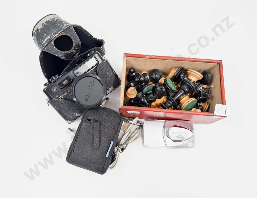 Vintage Yashica Camera together with Digital Camera & Boxed Chess Pieces Image 1++