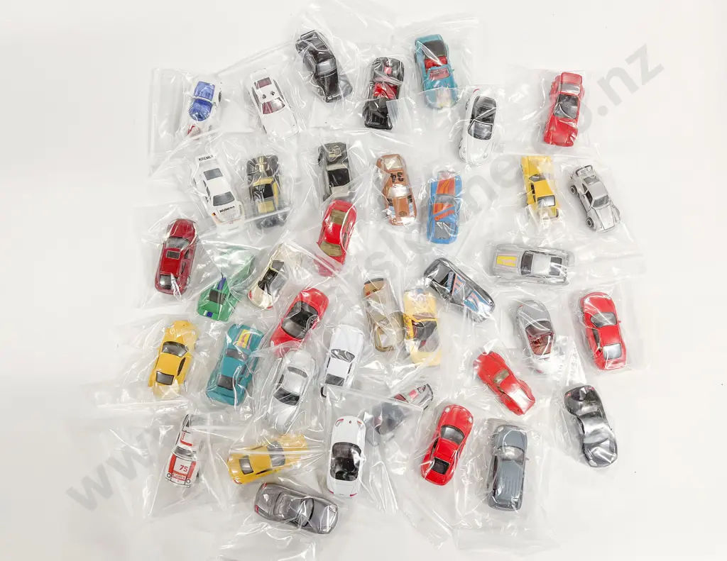 Quantity Unboxed Assorted Diecast Models - Good Condition Image 1++