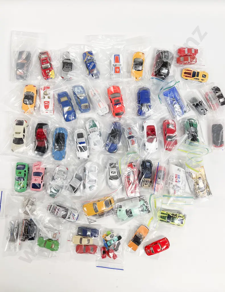 Quantity Unboxed Assorted Diecast Models - Good Condition Image 1++