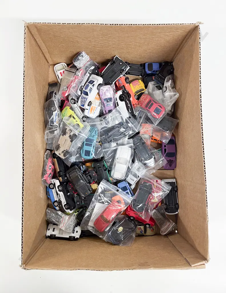Quantity Unboxed Assorted Diecast Models - Good Condition Image 1++