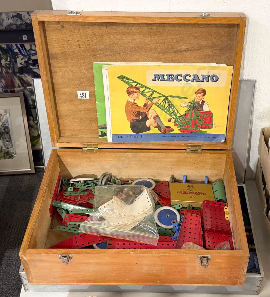 Good Quantity of Assorted Vintage Meccano in Two Containers Image 1++