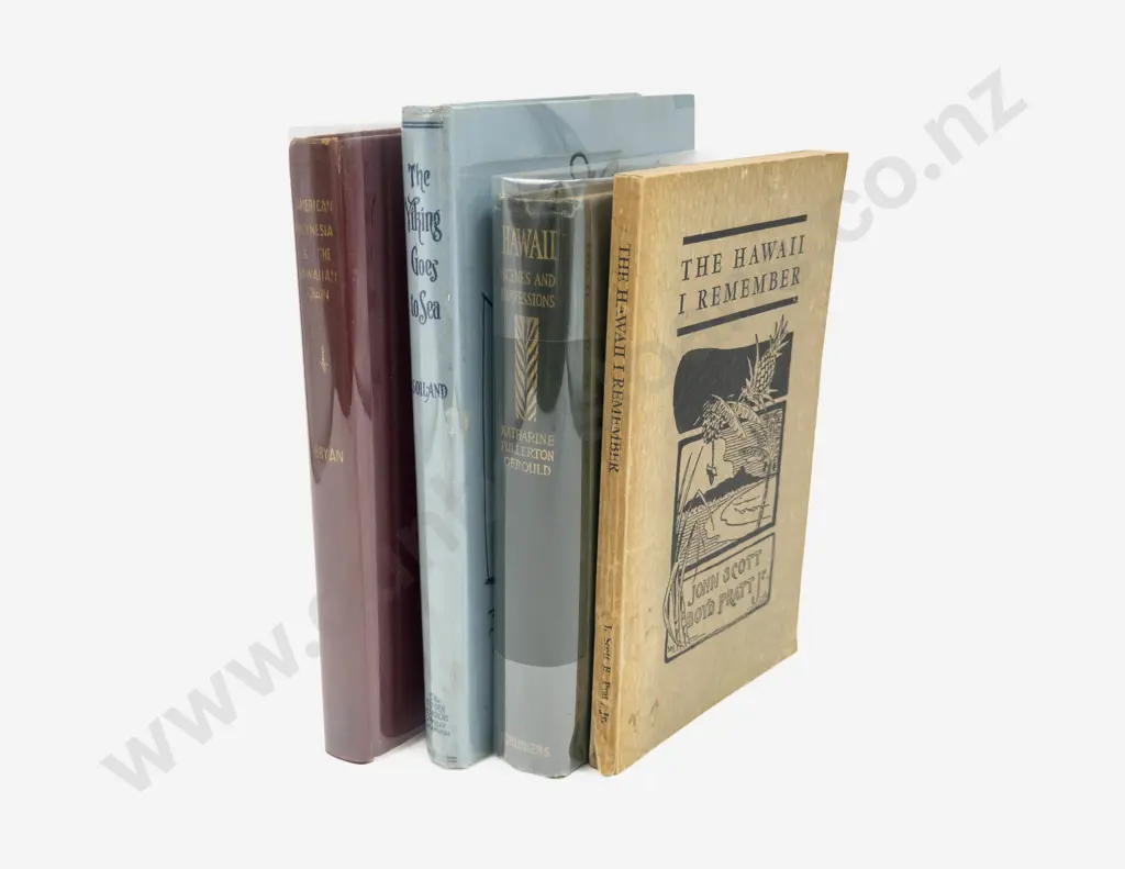 Four Vintage Volumes of Hawaiian History Image 1++