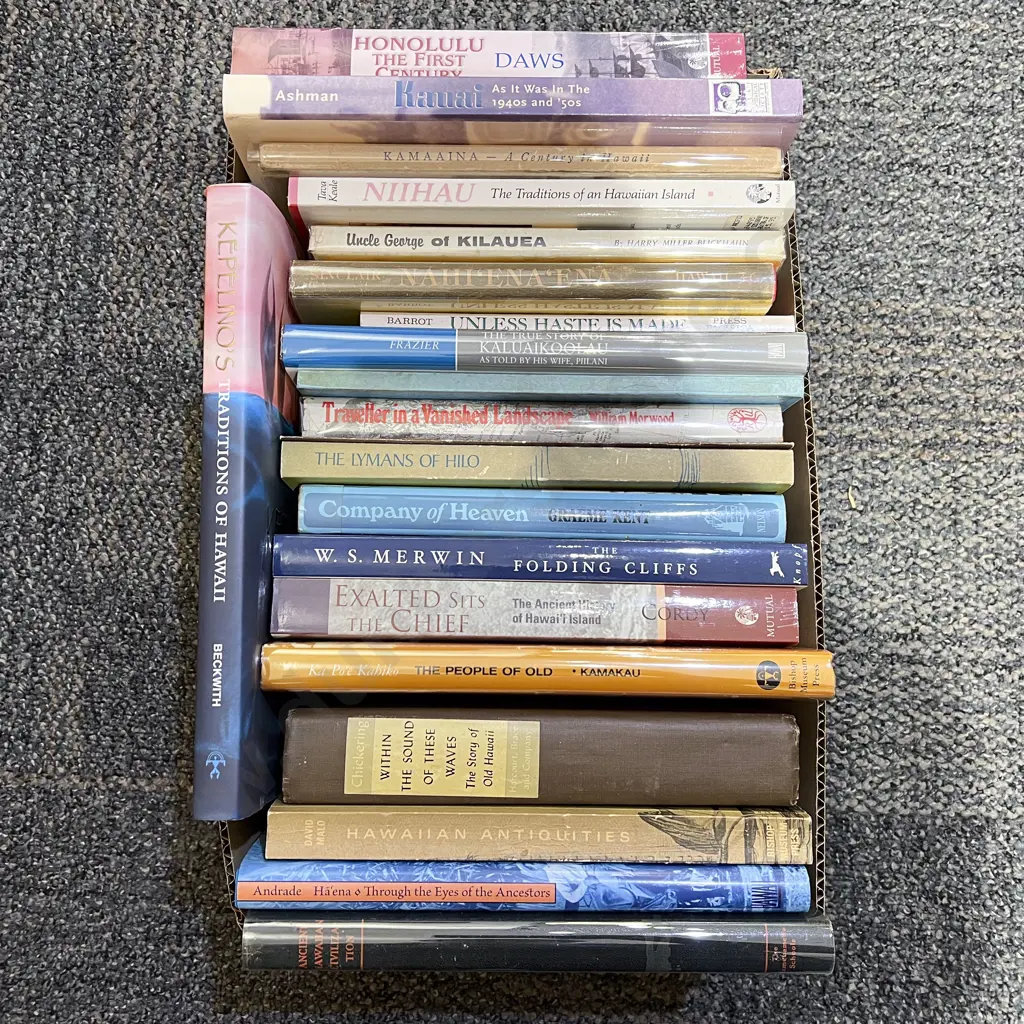 Box Assorted Books - Hawaiian Traditions Image 1++