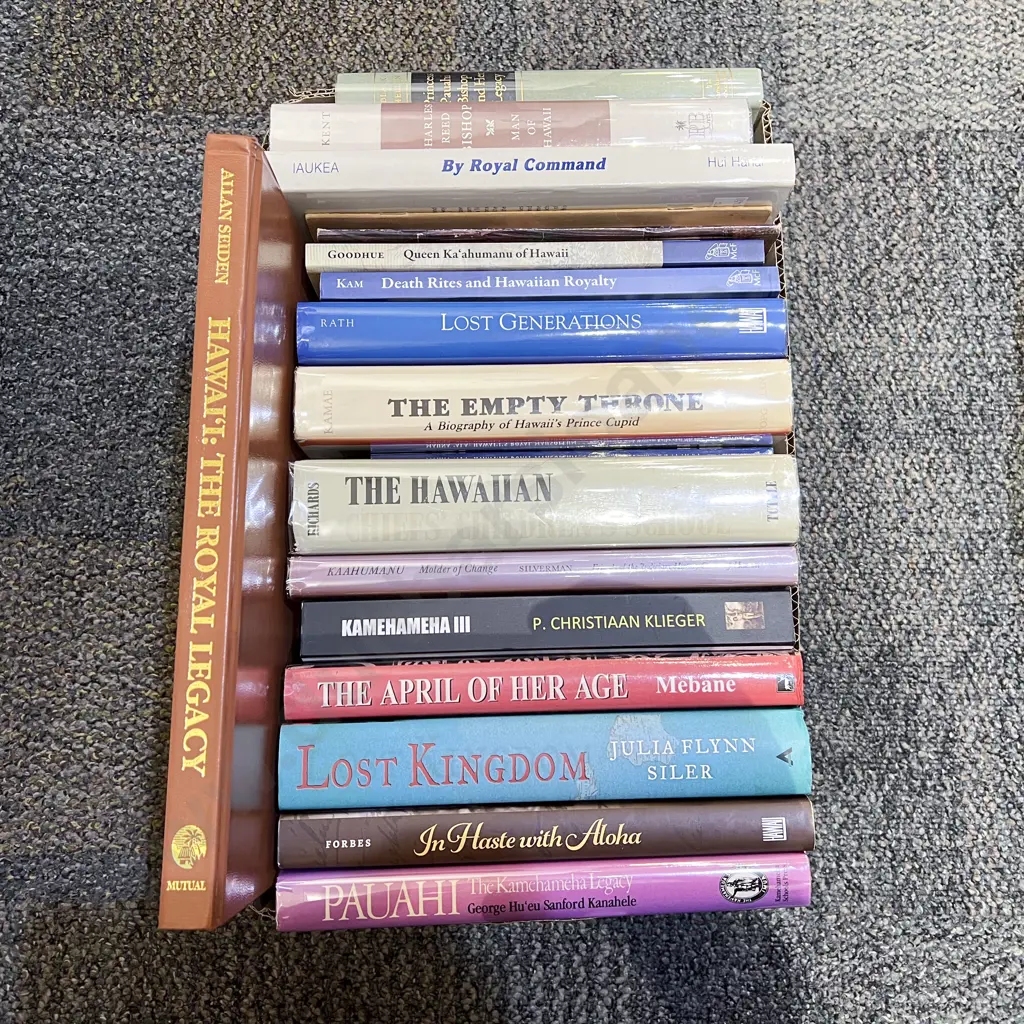 Box Assorted Books - Hawaiian Royalty Image 1++