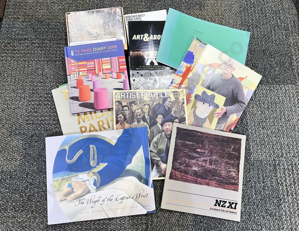 Quantity Art Related Books & Catalogues Image 1++
