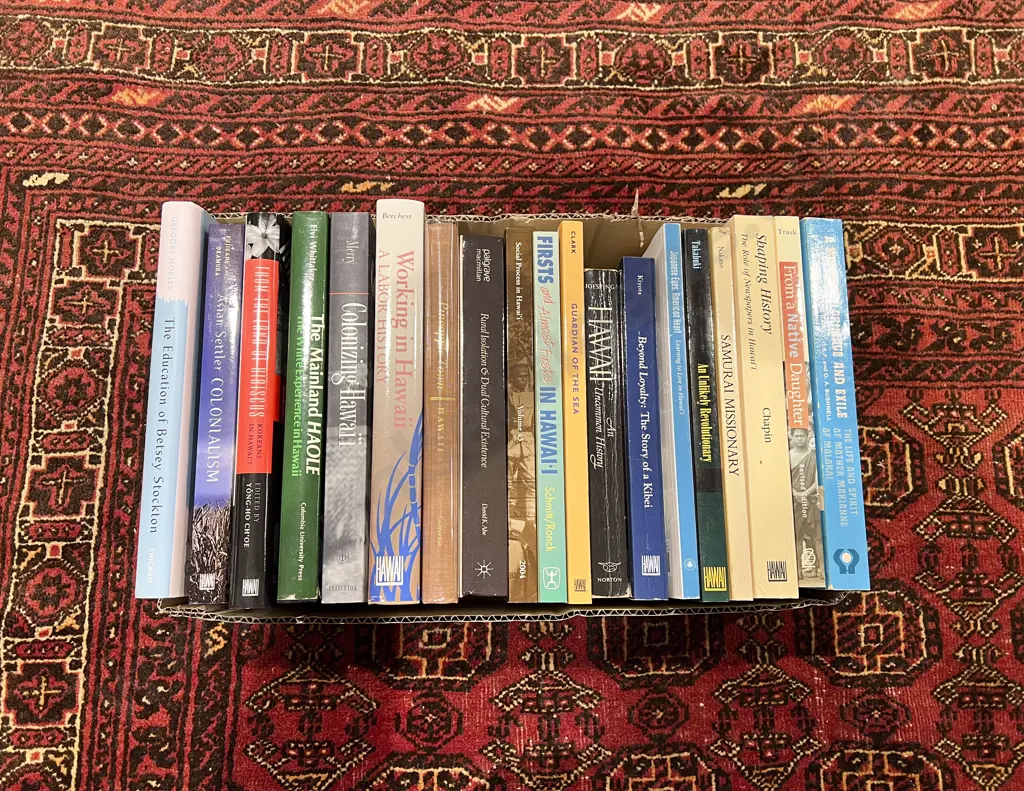 Box Assorted Books - Hawaiian History Image 1++
