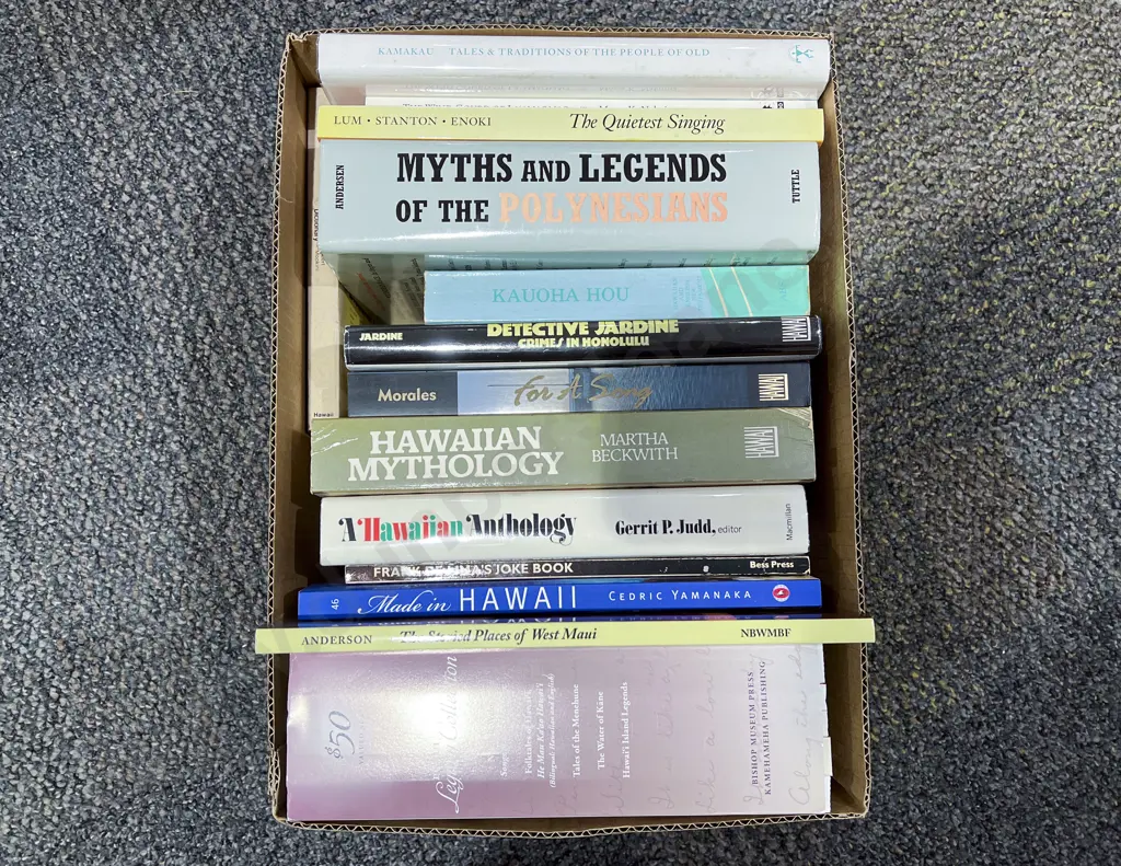 Box Assorted Books - Hawaiian Myths & Legends Image 1++