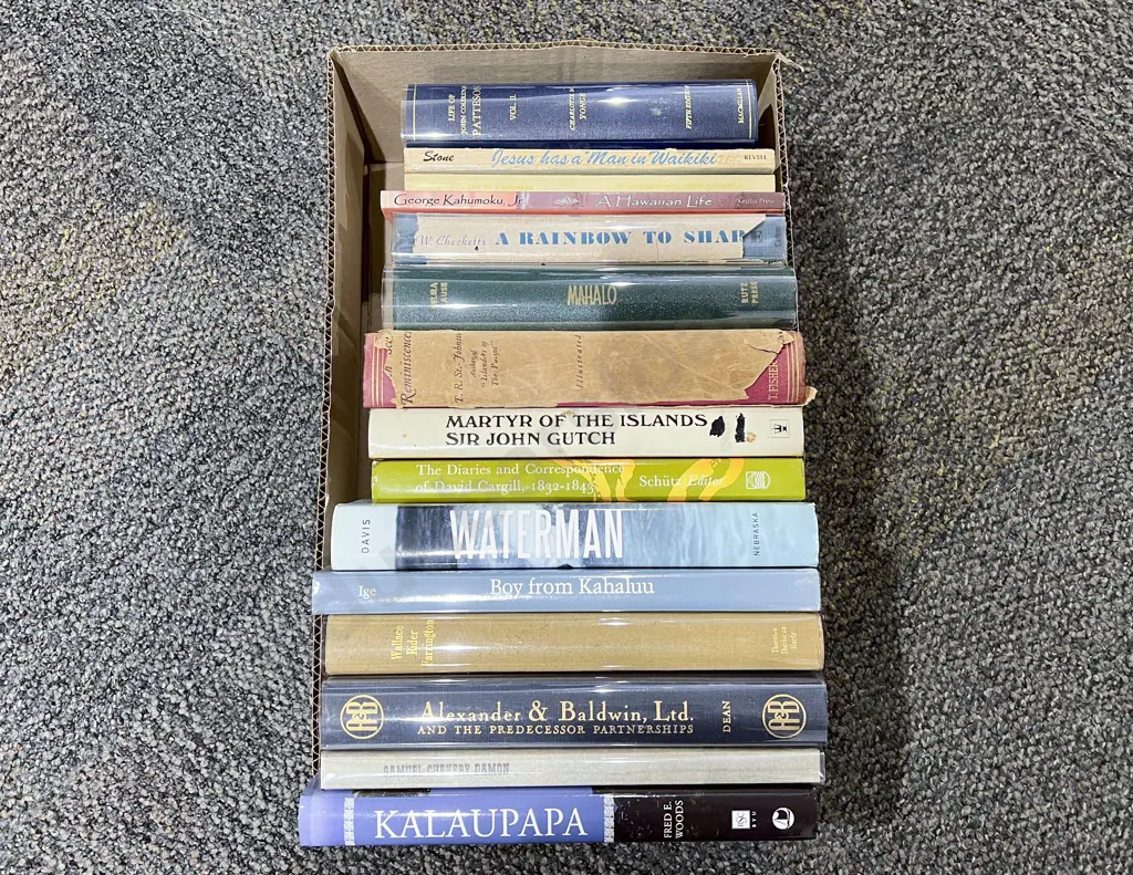 Box Assorted Books - Hawaiian History Image 1++