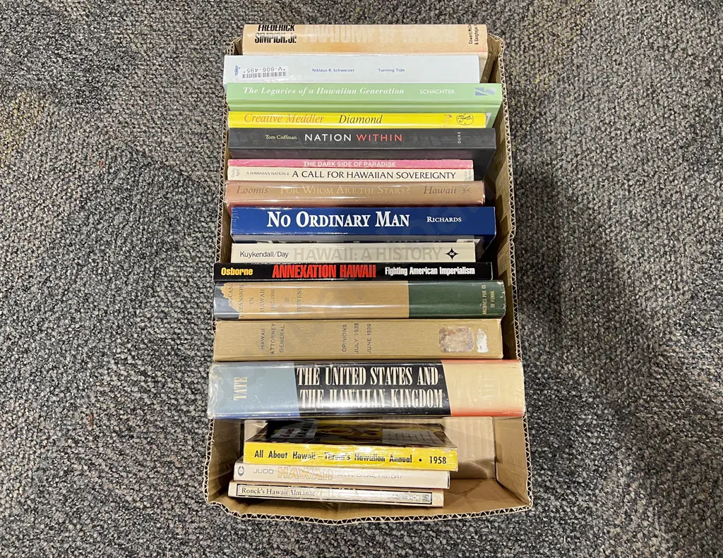 Box Assorted Books - Modern Hawaiian History Image 1++