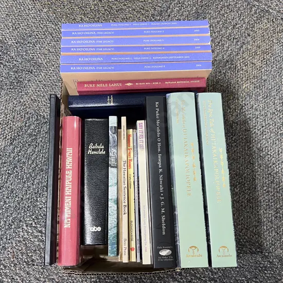 Box Assorted Books - Hawaiian Language