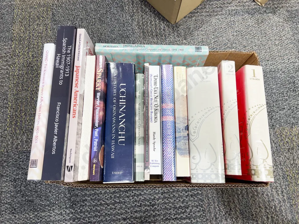 Box Assorted Books - Hawaiian History Image 1++
